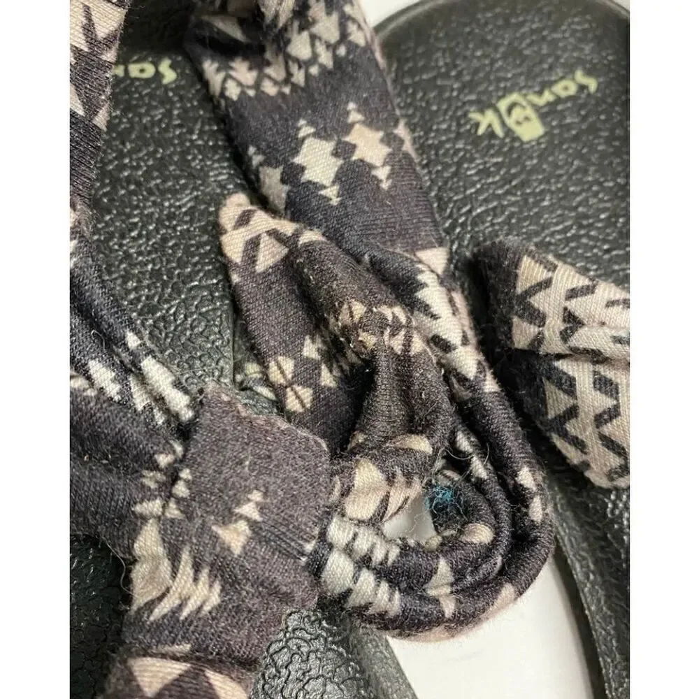 Sanuk girls yoga sling two printed sandal size 5 ￼￼